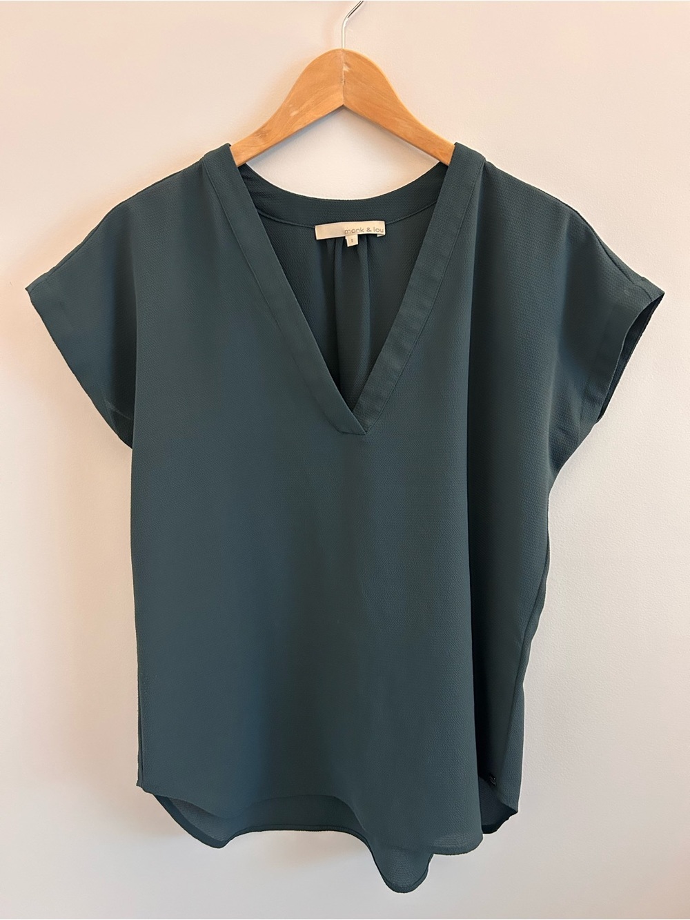 Monk & Lou forrest green V-Neck Blouse Cap Sleeve Top Size Small - Picture 2 of 5